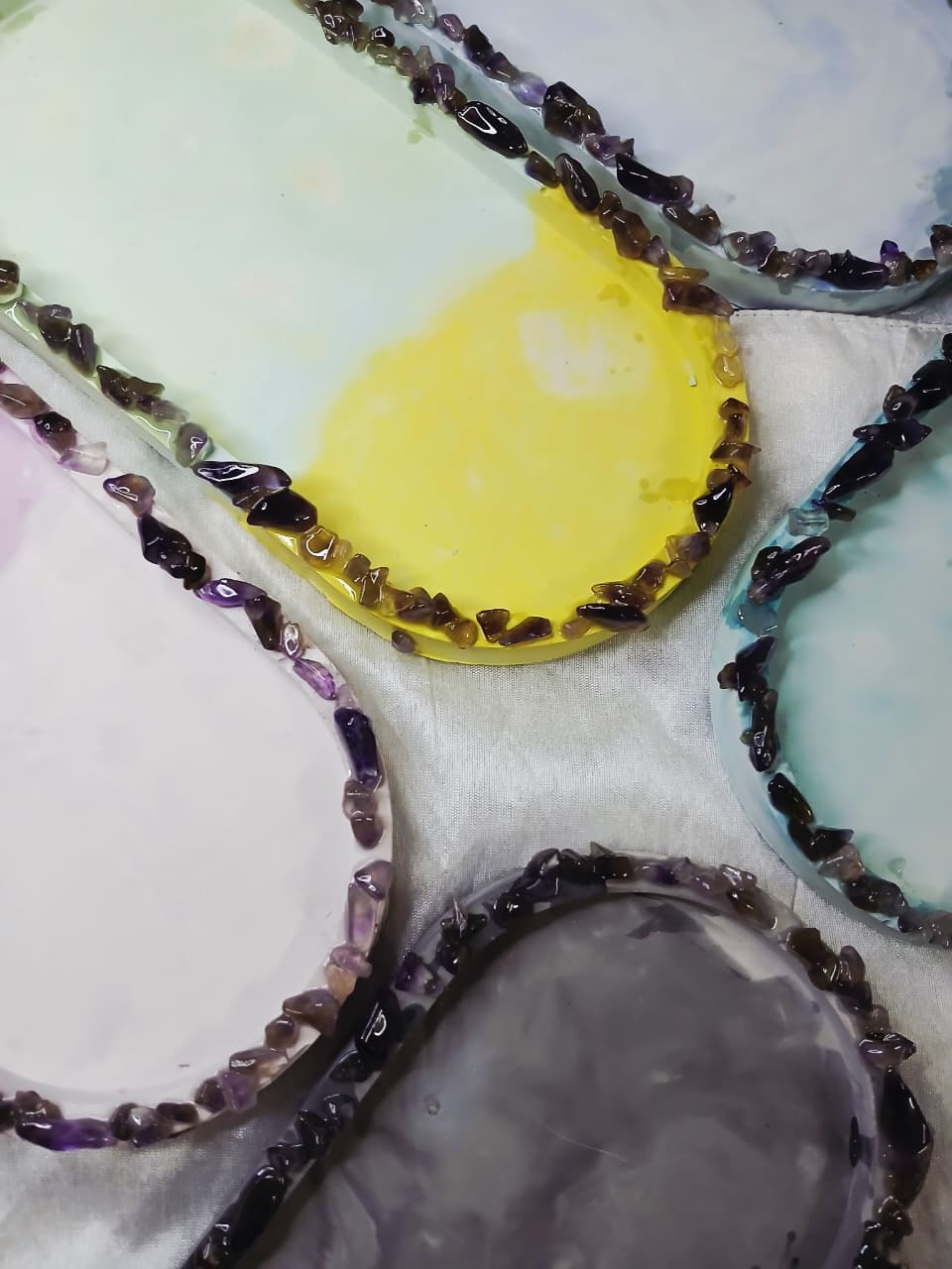 Amethyst Stone Outlined Oval Tray – Elegant Handmade Decorative & Jewelry Organizer